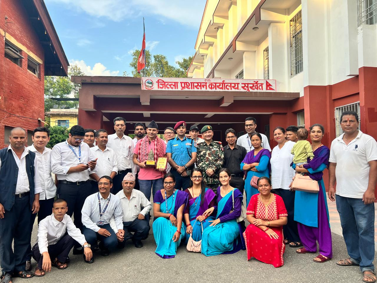 सहायक प्रमुख जिल्ला अधिकारी नारायण पाण्डेयको बिदाई कार्यक्रम २०८१/०६/०८
